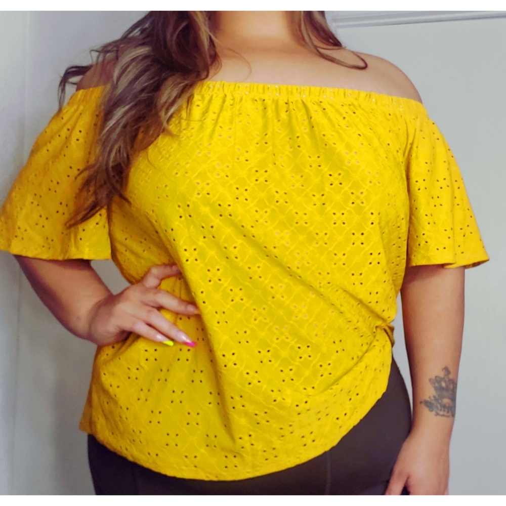 Mustard off the shoulder to0